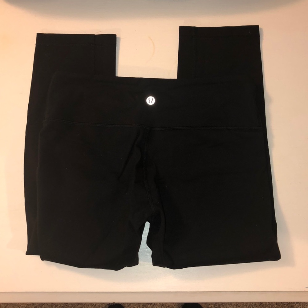 Black lululemon crops